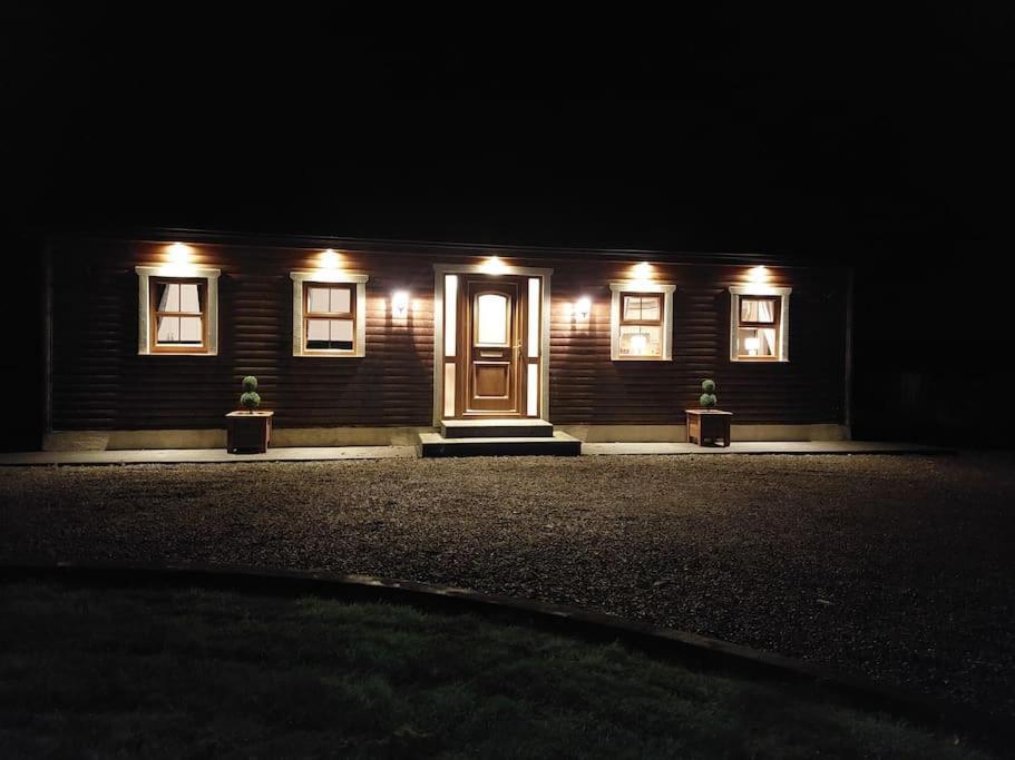 Luxurious Log Cabin With Lay-Z Spa Hot Tub Villa Ballina  Exterior photo